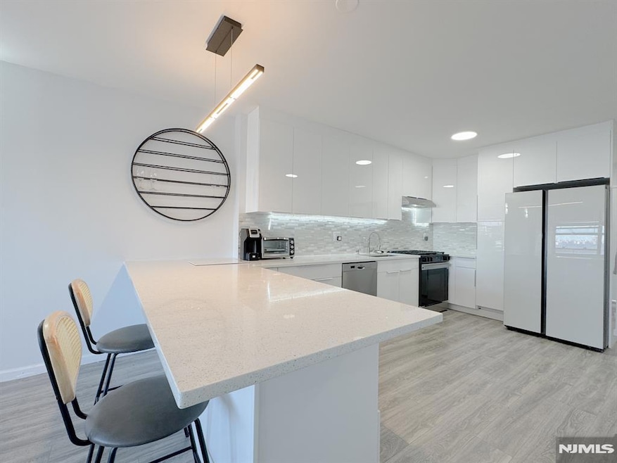 The Galaxy Towers unit 6B, Guttenberg, NJ 07093 - photo 1