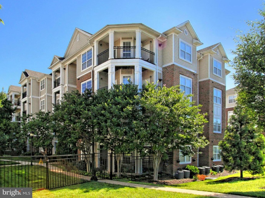 12909 Centre Park Cir unit 106, Oak Hill, VA 20171 - photo 1