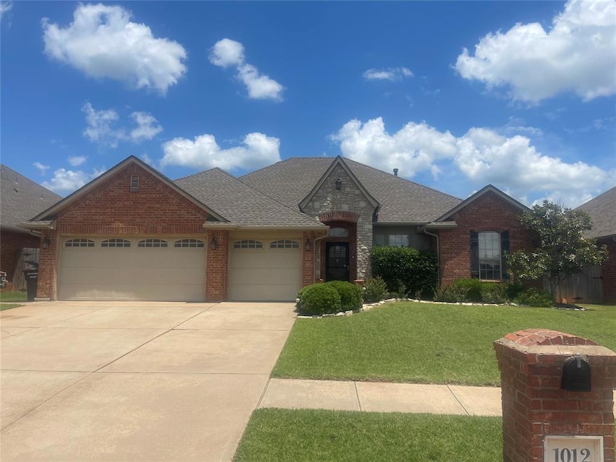 1012 Lanie Ln, Moore, OK 73160 - photo 1