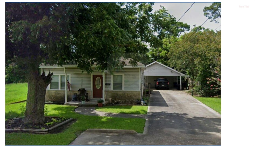 View of front of home featuring a front lawn, dri
