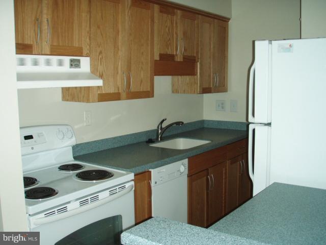 5913 Prince James Dr unit C, Springfield, VA 22152 - photo 1