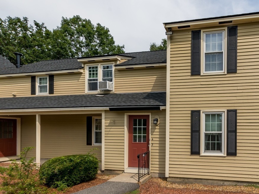 39 Lantern Ln unit 4, Dracut, MA 01826 - photo 1