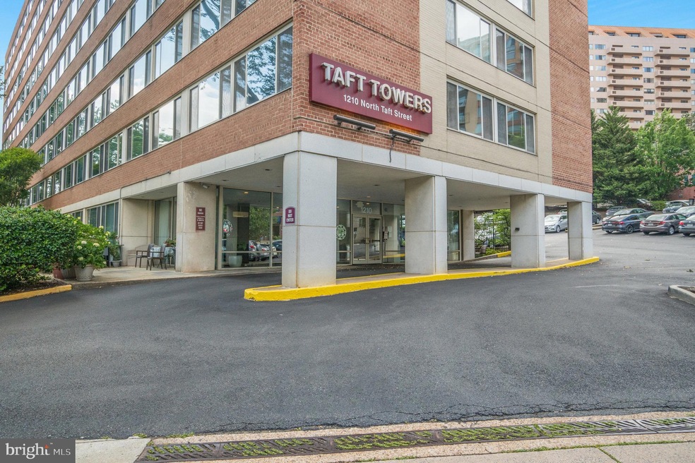 Taft Towers unit 504, Arlington, VA 22201 - photo 1