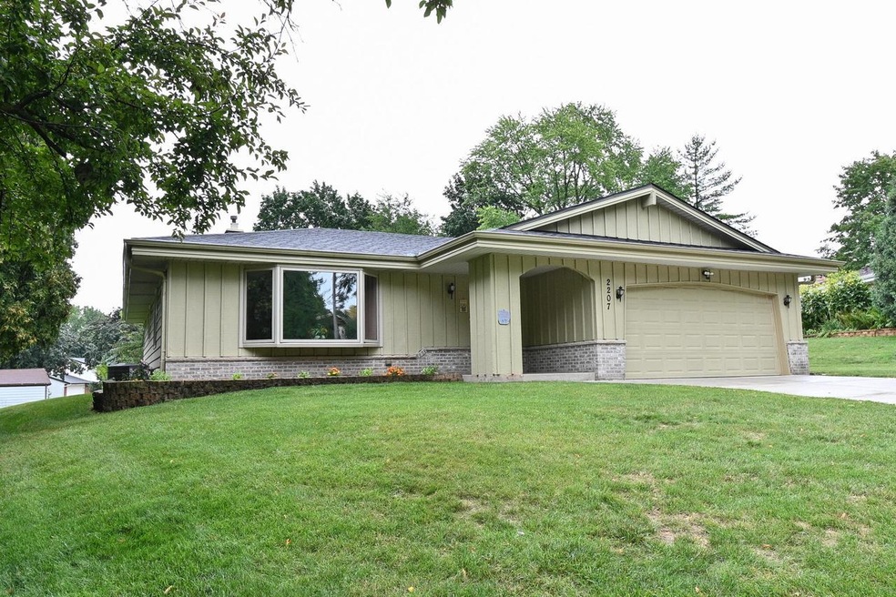 2207 Misty Ln, Waukesha, WI 53186 - photo 1