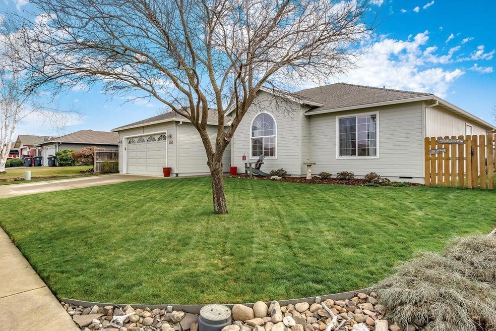 2450 Savannah Dr, Central Point, OR 97502 - photo 1