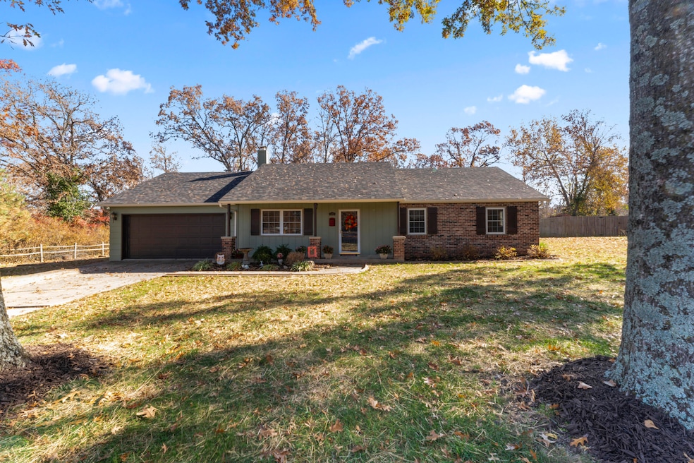 1409 Oak St, Cassville, MO 65625 - photo 1