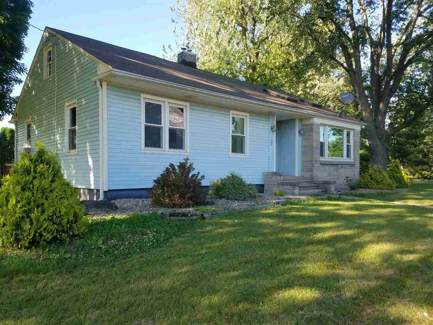 102 W Jefferson St, Mentone, IN 46539 - photo 1