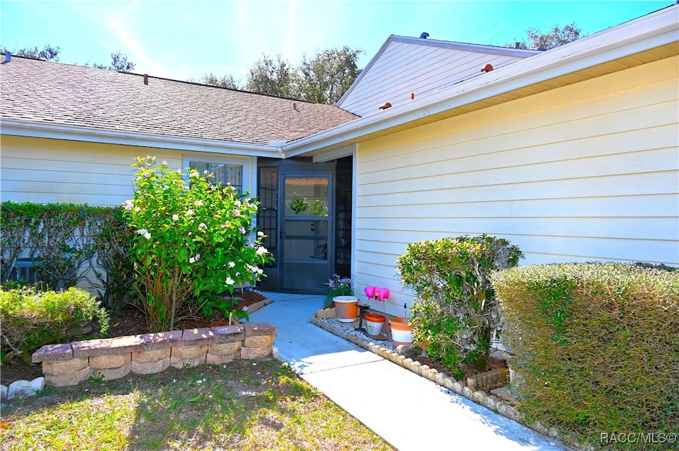 Welcome home to 11 S. Heron Creek Loop