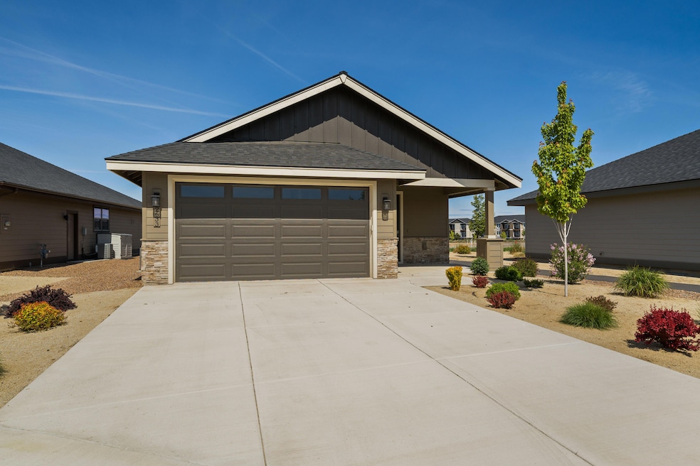 2633 NW Redwood Cir unit 25, Redmond, OR 97756 - photo 1