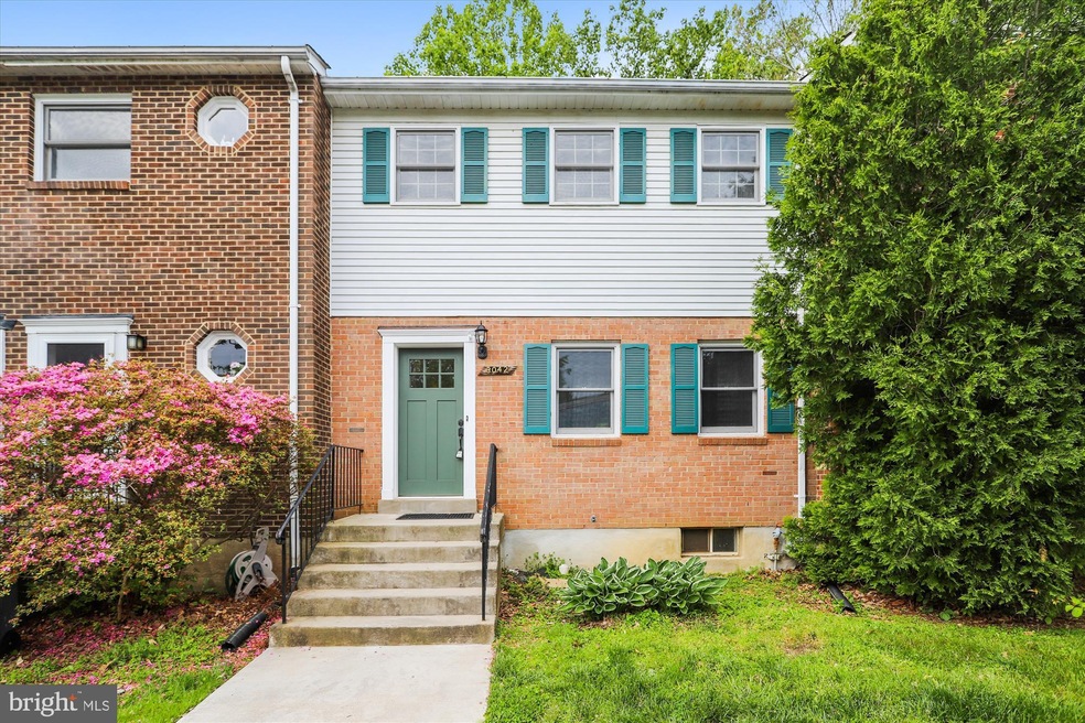 3042 Winter Pine Ct, Fairfax, VA 22031 - photo 1