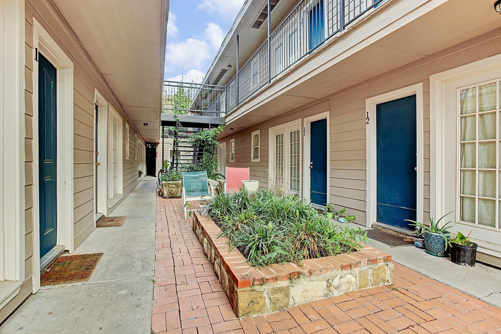 2202 Park St unit 10, Houston, TX 77019 - photo 1