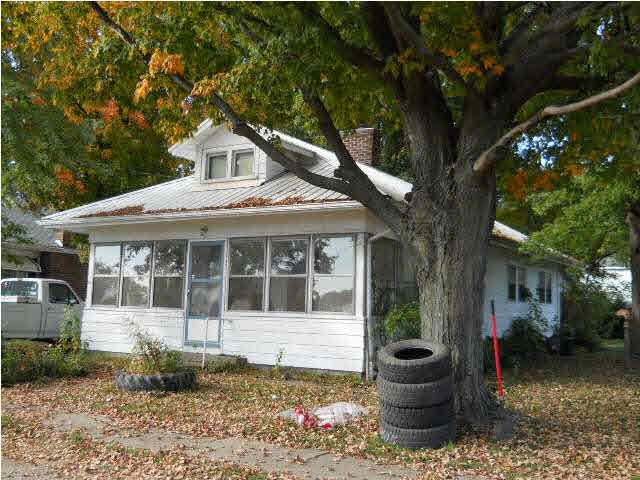 307 W Jackson St, Edwardsport, IN 47528 - photo 1