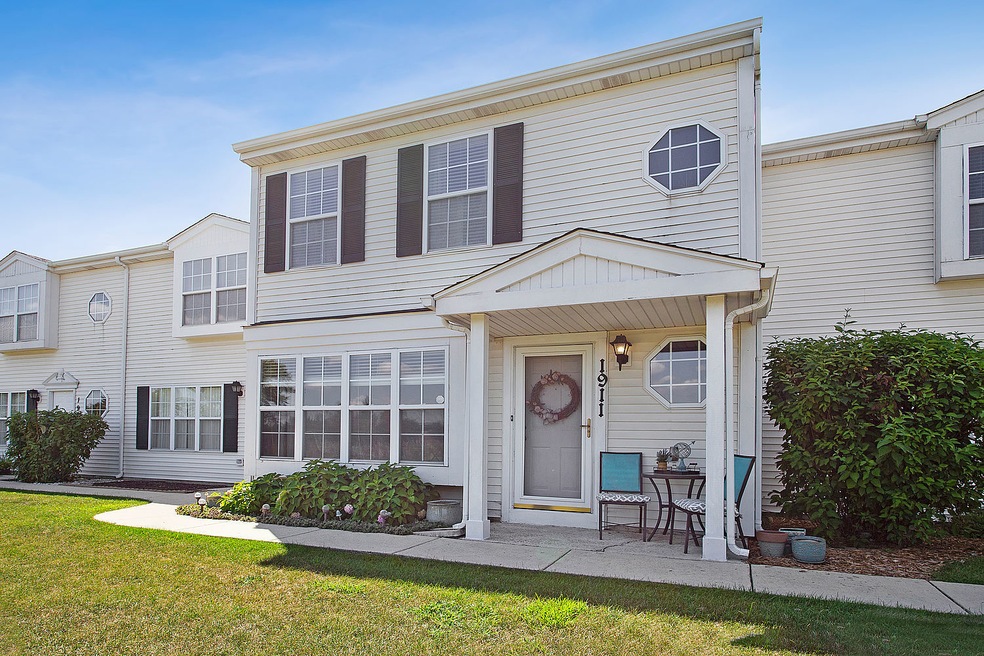 1911 Cinnamon Ct, Joliet, IL 60435 - photo 1