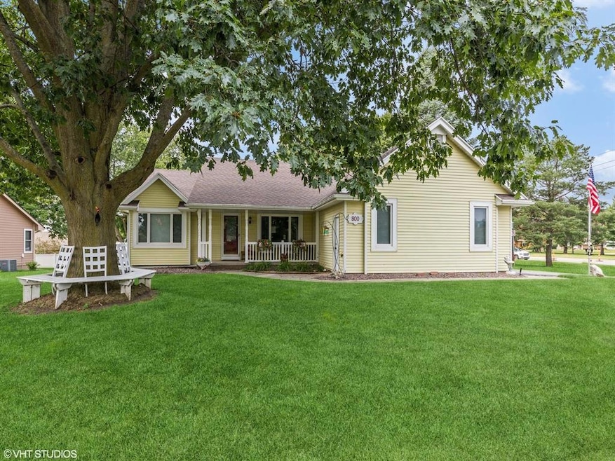 800 Scenic View Blvd, Altoona, IA 50009 - photo 1