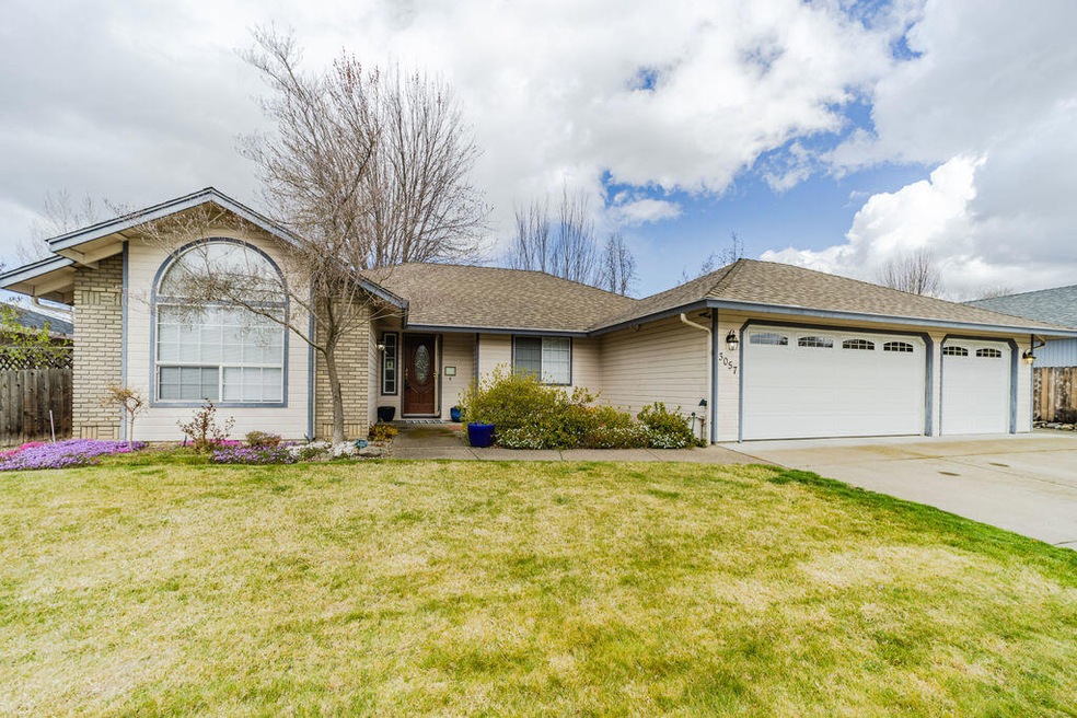 3057 Ruby Dr, Medford, OR 97504 - photo 1