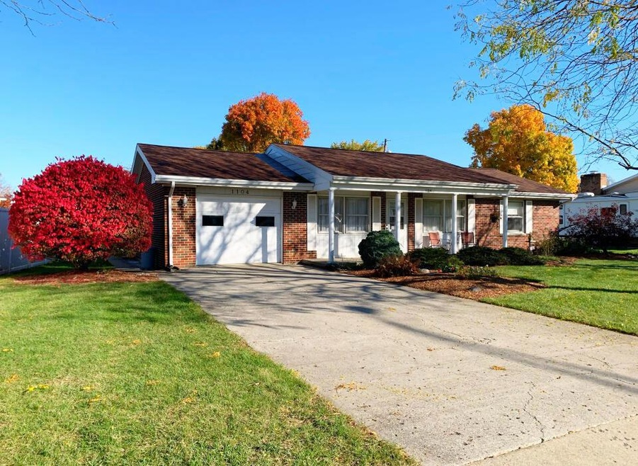 1104 Middle St, Wapakoneta, OH 45895 - photo 1