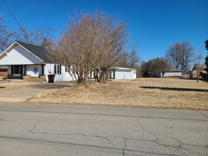 409 Broadway Ave, Eufaula, OK 74432 - photo 1