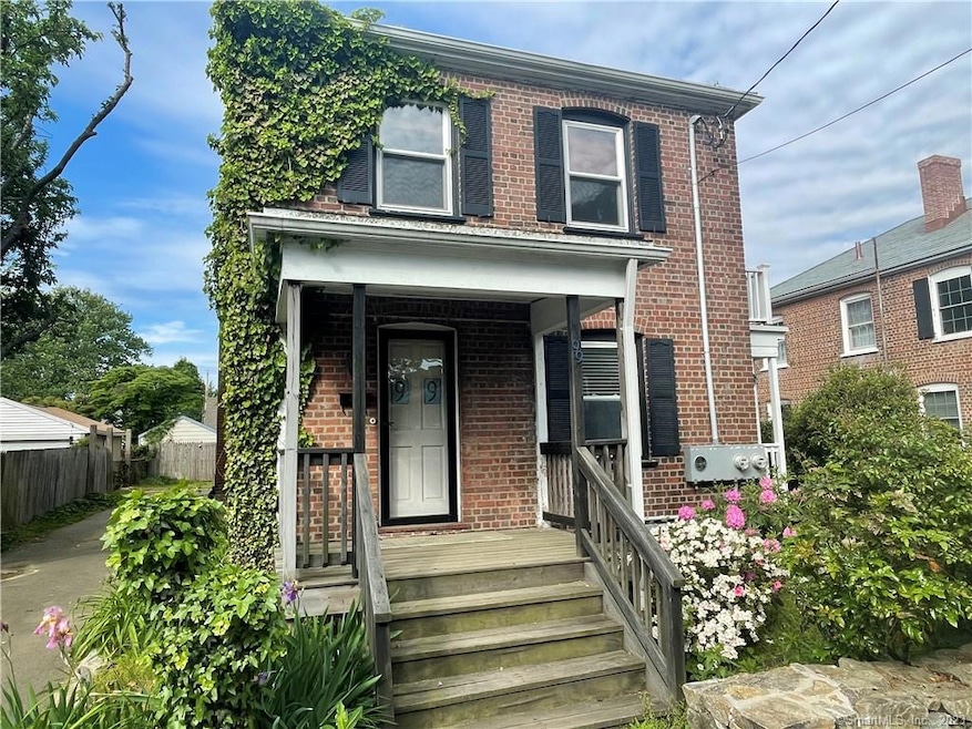 95 Roanoke Ave, Fairfield, CT 06824 - photo 1