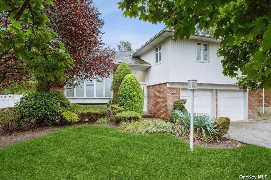 281 Hungry Harbor Rd, Valley Stream, NY 11581 - photo 1