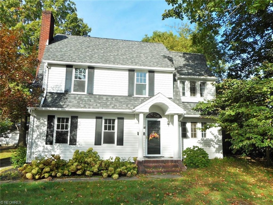 Beautiful town home in West Akron!
