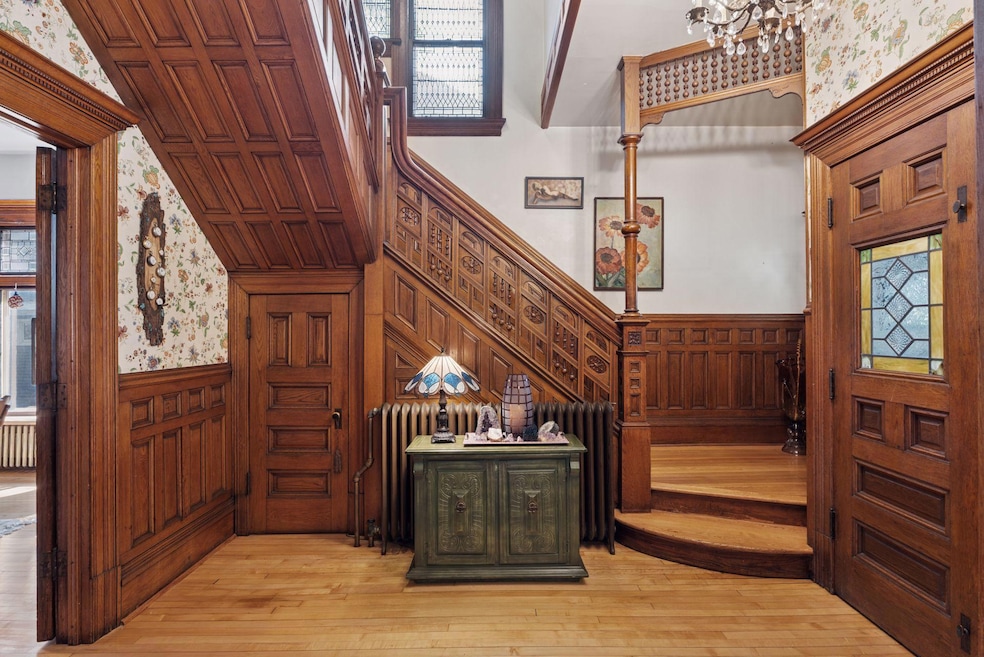 957 Ashland Ave, Saint Paul, MN 55104 - photo 1