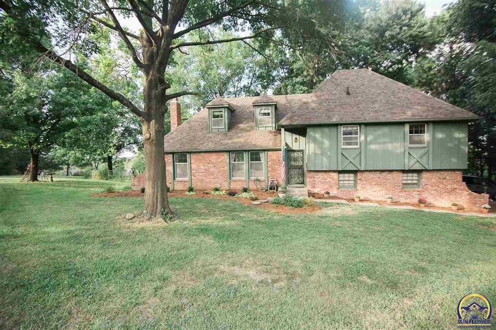 5720 SW 45th St, Topeka, KS 66610 - photo 1