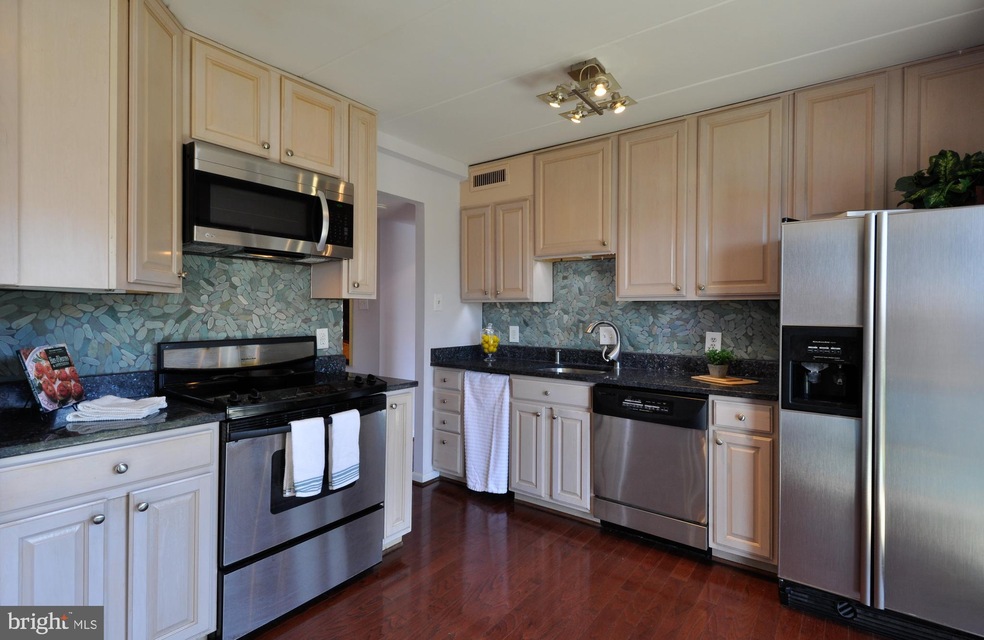 132 Roberts Ln unit 101, Alexandria, VA 22314 - photo 1