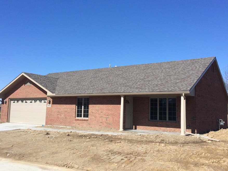 768 Hickory Hill Dr, Marysville, OH 43040 - photo 1