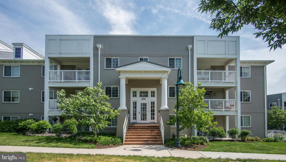 4081 S Four Mile Run Dr unit 303, Arlington, VA 22204 - photo 1