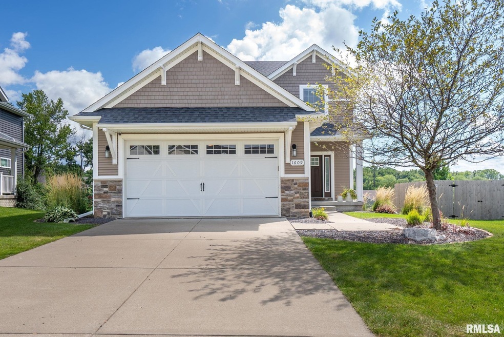 1609 Shamrock Dr, Davenport, IA 52807 - photo 1