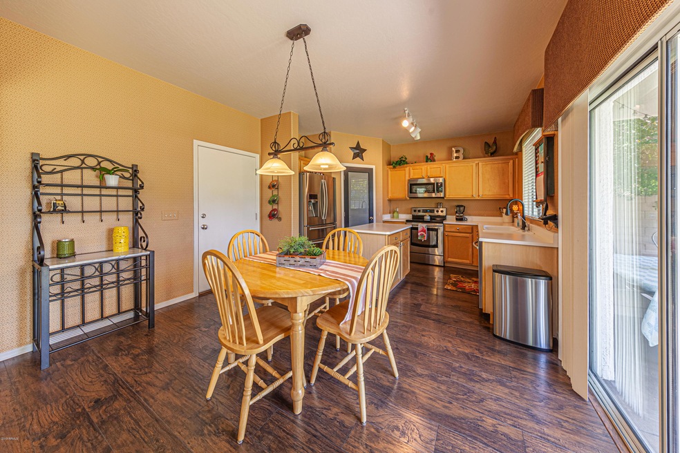 Dining/kitchen