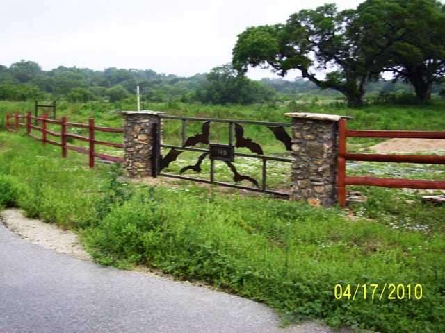 Entrance/Gate