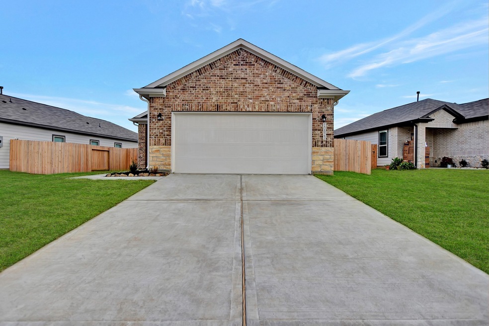 10823 Catclaw Ct, Tomball, TX 77375 - photo 1