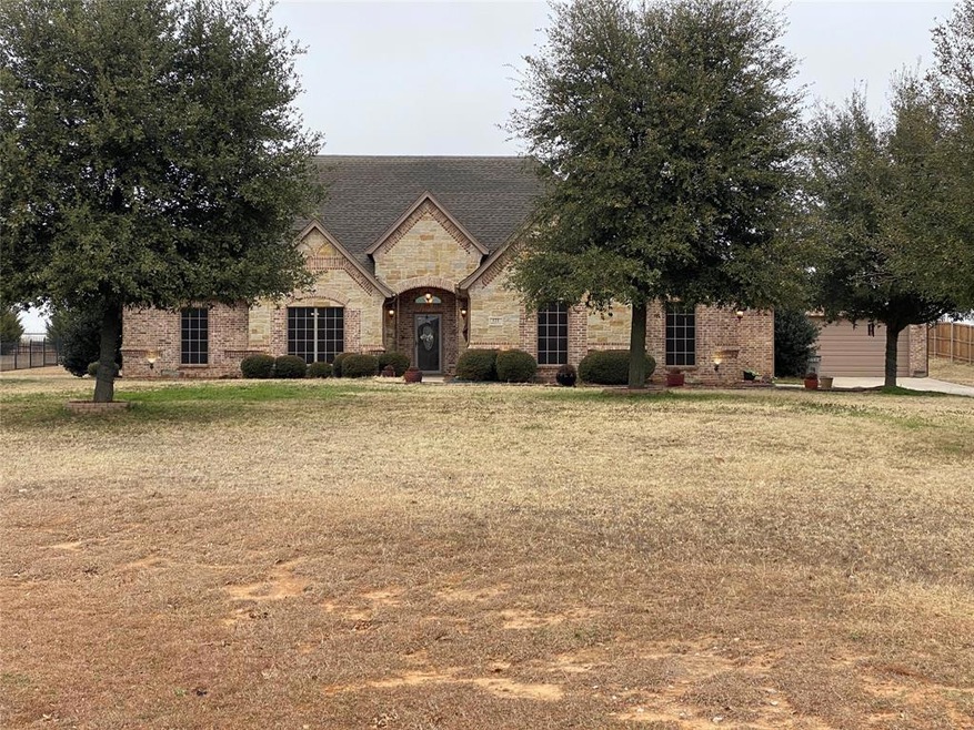 121 Walton Ln, Springtown, TX 76082 - photo 1