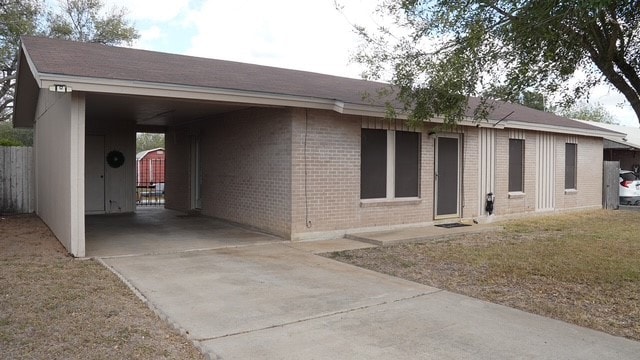 1013 S Smith Ave, Hebbronville, TX 78361 - photo 1