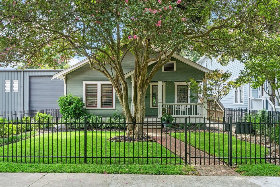 1540 Columbia St, Houston, TX 77008 - photo 1