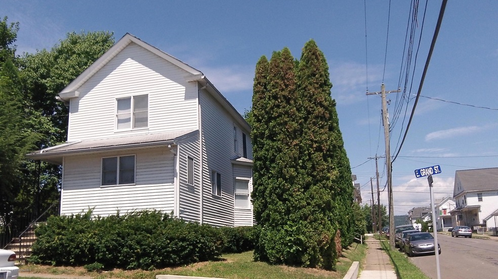 718 S Walnut St, Nanticoke, PA 18634 - photo 1