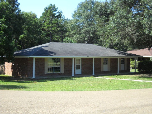 812 Meadowbrook Ln, Tylertown, MS 39667 - photo 1