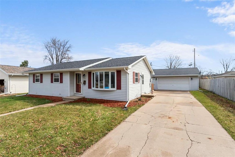 531 Steven St, Combined Locks, WI 54113 - photo 1