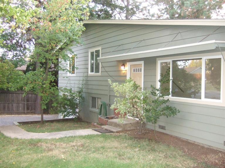 1557 Springbrook Rd, Medford, OR 97504 - photo 1