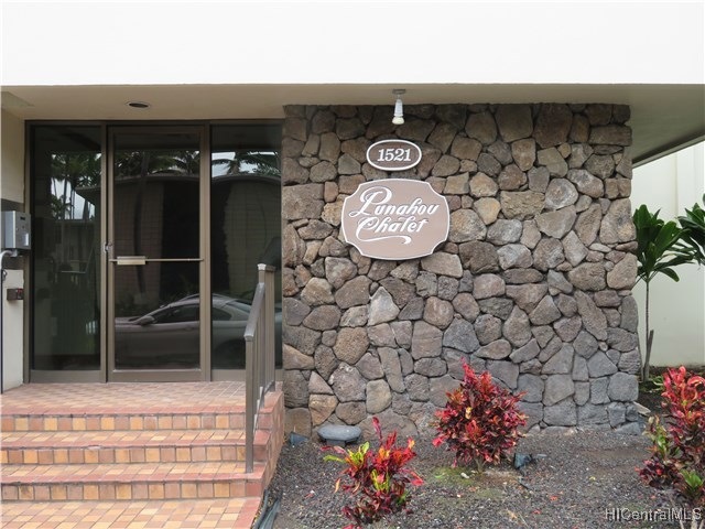 Entrance to the Punahou Chalet