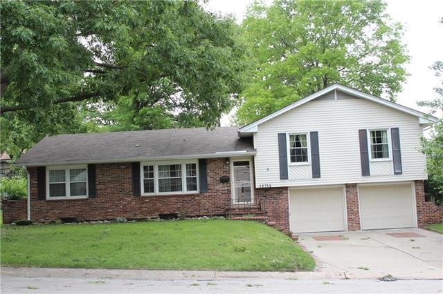 Low maintenance aluminum siding, brick trim, and e