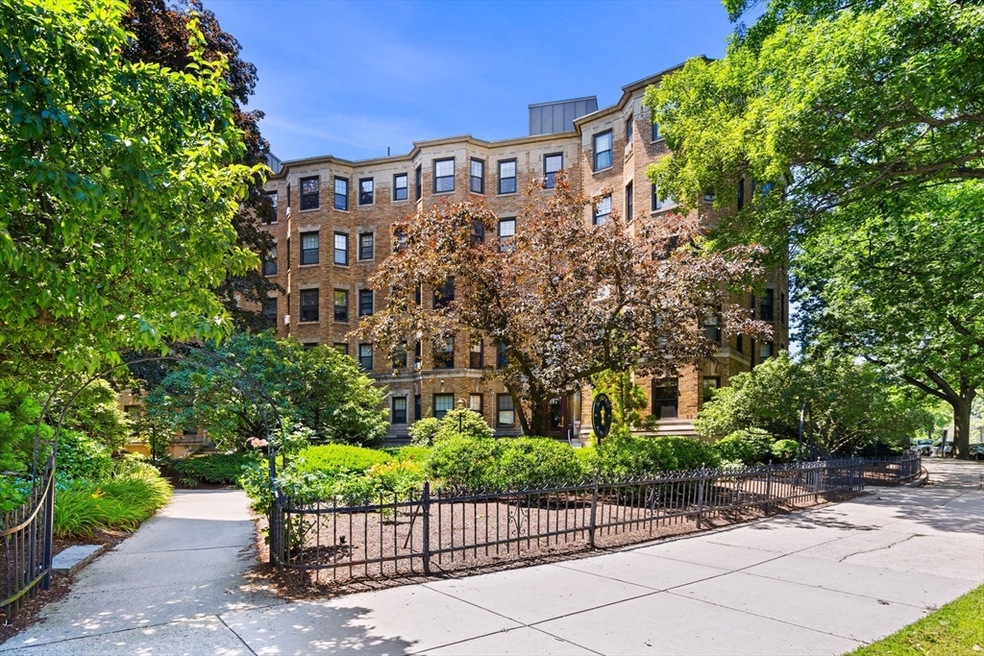 122 Riverway unit 9, Boston, MA 02215 - photo 1