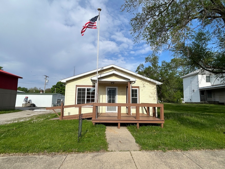 117 N Vermilion St, Potomac, IL 61865 - photo 1