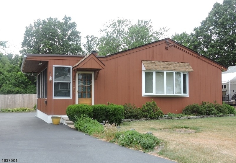 107 Woodmere St, Raritan, NJ 08869 - photo 1