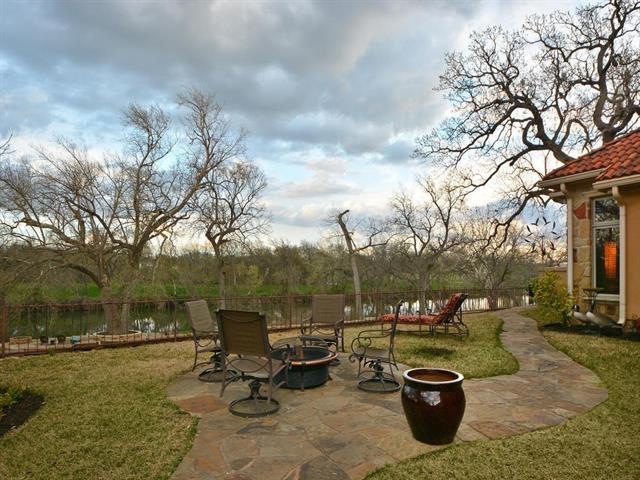 The river is the main attraction along the rear of