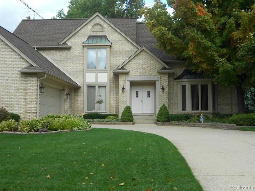 3620 Charlwood Dr, Rochester Hills, MI 48306 - photo 1