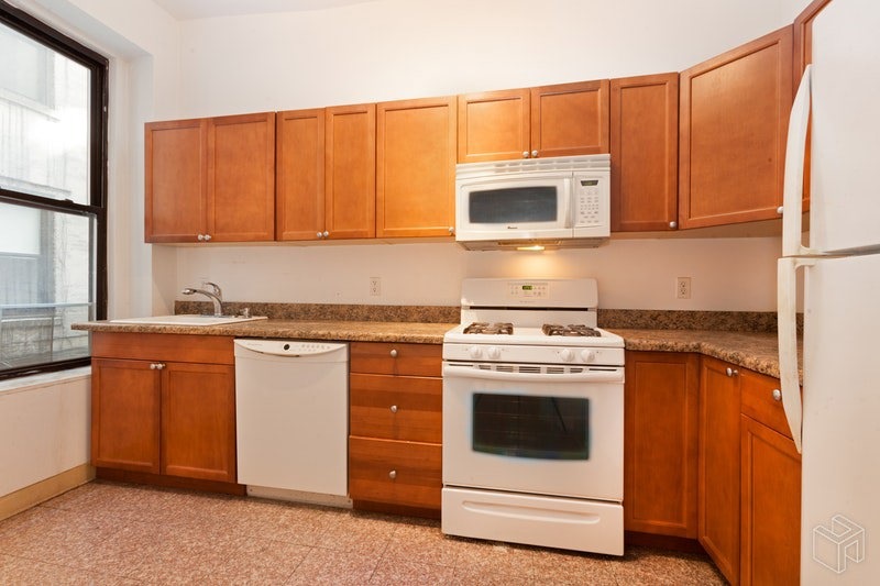 526 W 111th St unit 1A, New York, NY 10025 - photo 1