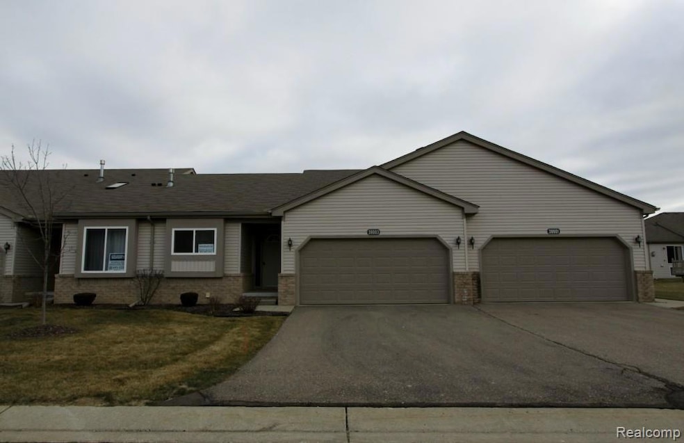 39003 Williams St unit 230, Grand Blanc, MI 48439 - photo 1