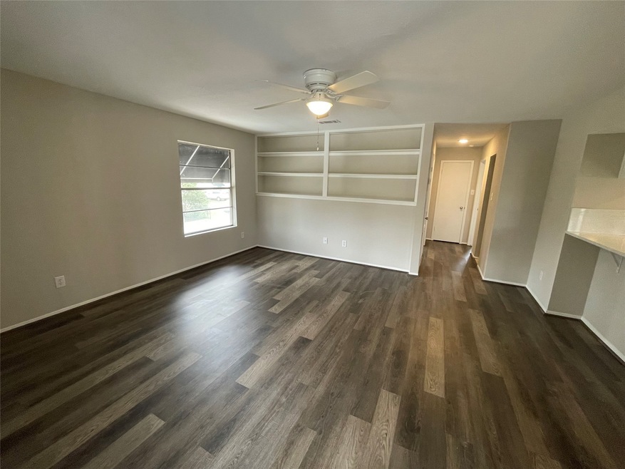 318 S Poplar St unit 3, Tomball, TX 77375 - photo 1